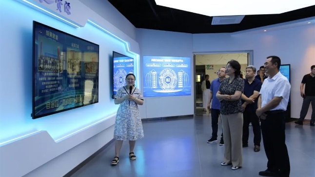   市科协赴赤峰中关村信息科技产业园参观全市科技工作专题展览